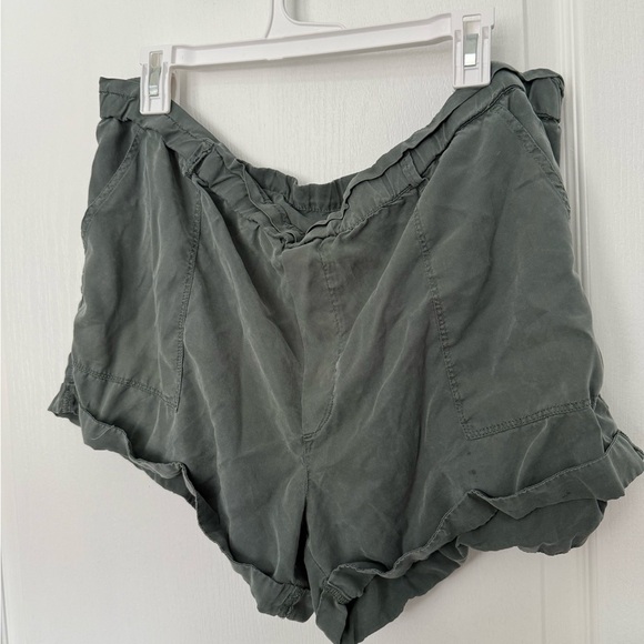 Aerie High Waist Green Shorts Relaxed Fit - Picture 1 of 5